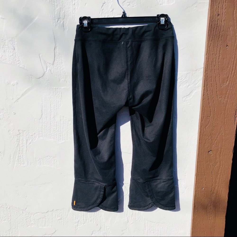 Lucy Fitness Crop Capri Pants 👖 - Picture 2 of 3